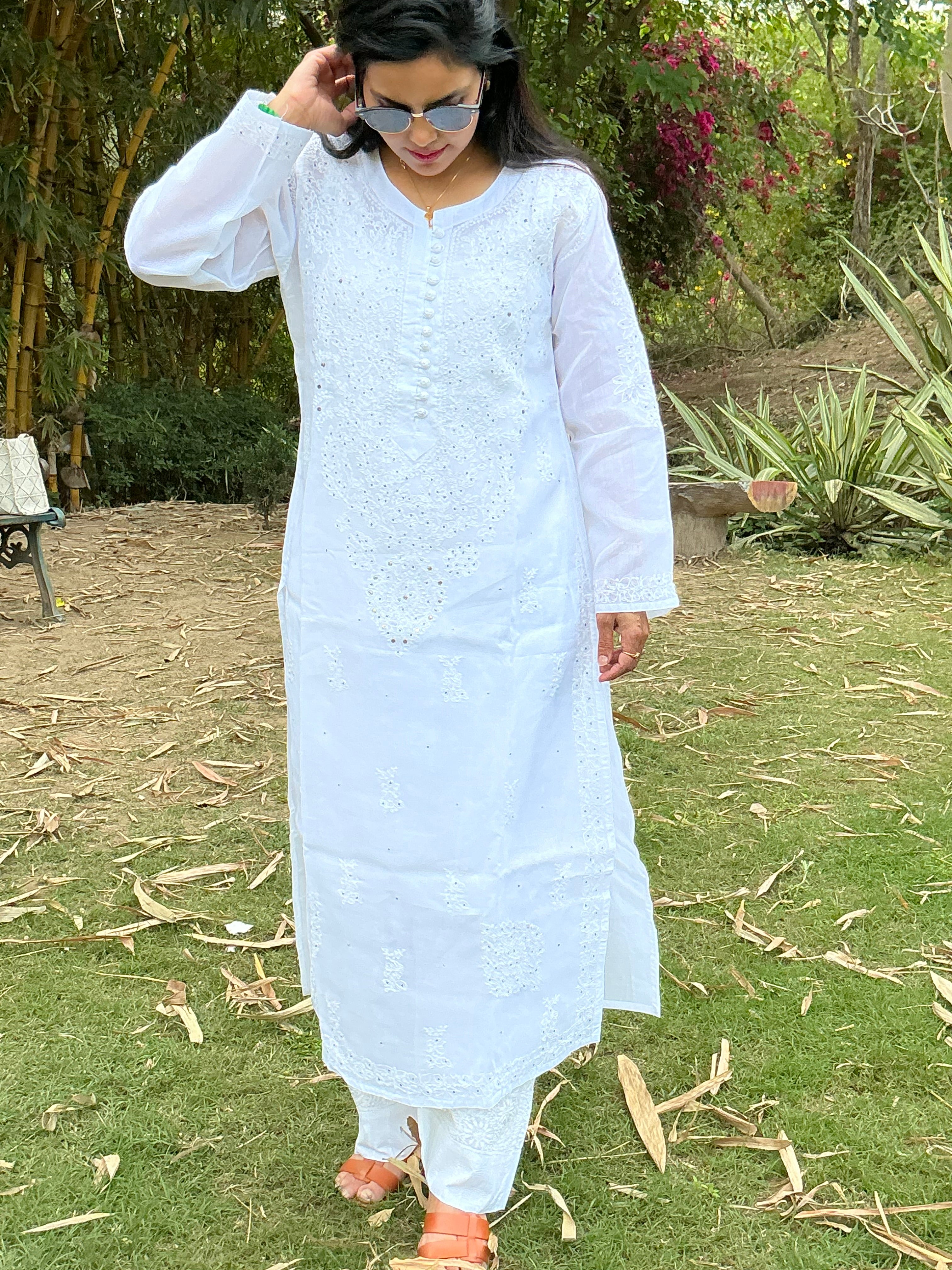 Noor-e-Zariah Chikankari suit set