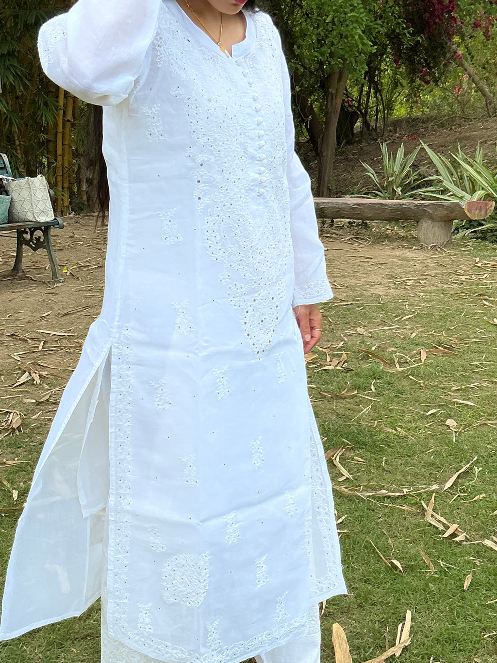 Noor-e-Zariah Chikankari suit set